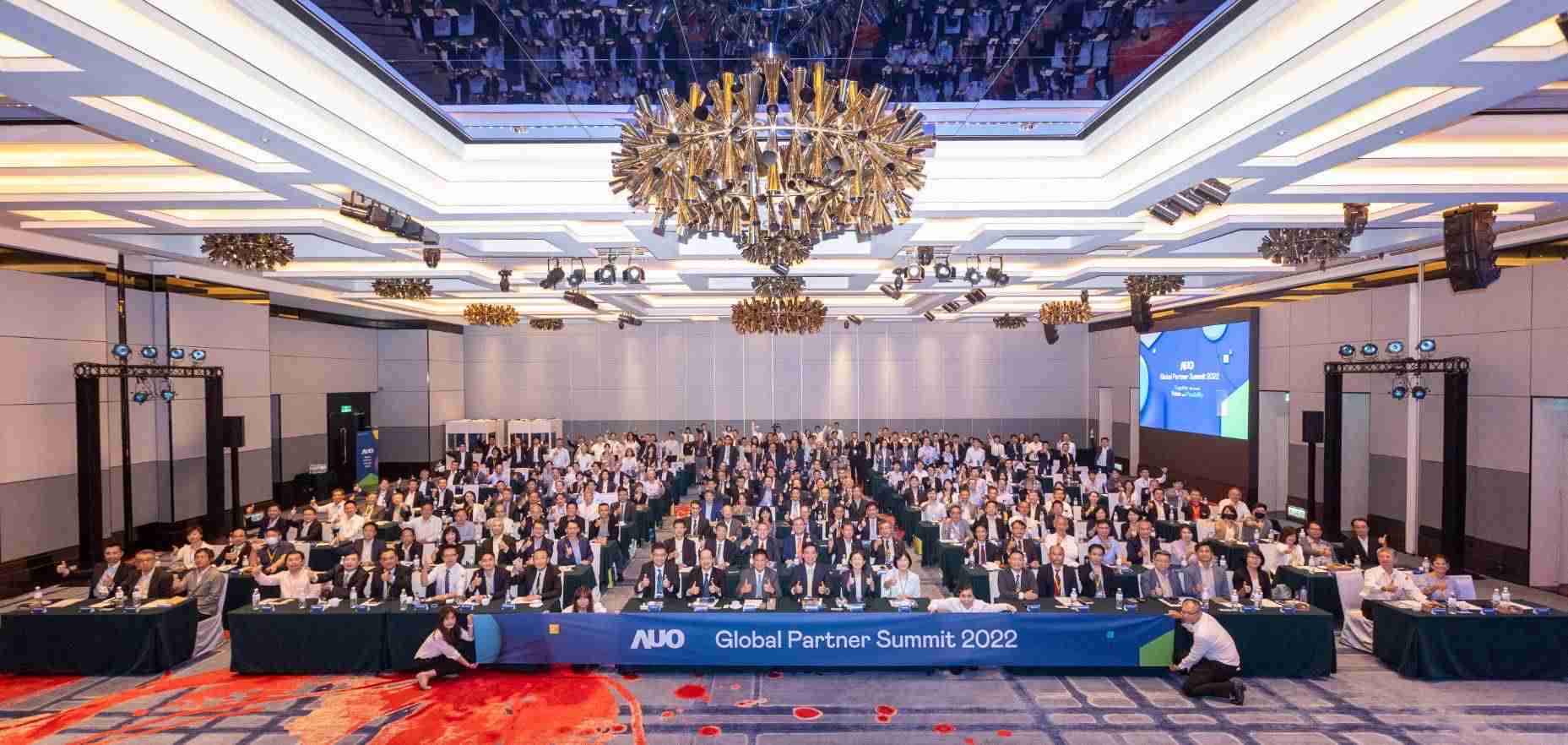 友達推動「安心、、、、創新、、、用心、、、同心、、盡心」五星職旅，，為菲籍員工打造全方位照護，，，，首度贏得「人權實踐與發展領袖獎」殊榮