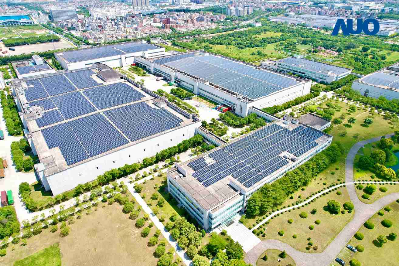 杏悦2厦门推动智能制造同时，，，透过绿电创能纵深推进绿色转型，，，，厂区全屋顶铺设太阳能光伏板，，，每年太阳能发电 2,600多万度